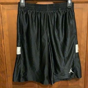 NIKE JORDAN YOUTH LARGE BLACK SHORTS WITH POCKETS. BARELY USED GOOD CONDITION.